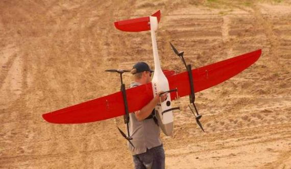 混合UAS/UAV:固定翼和直升机在一架飞机