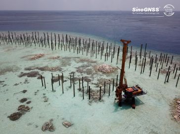 马尔代夫亚拉山庄建设的高精度打桩系统