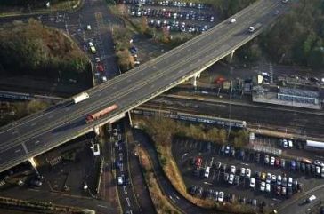 绘制繁忙的道路和铁路交叉点